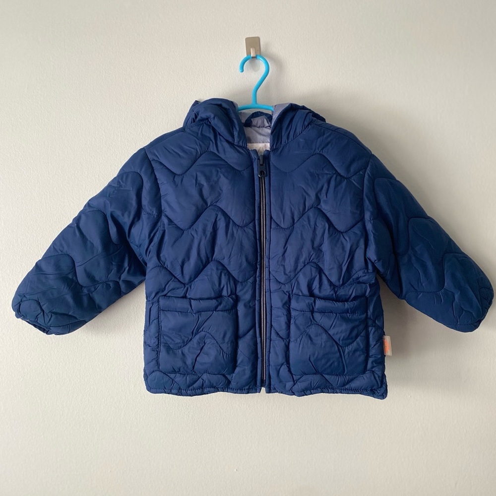 LIGHTWEIGHT QUILTED ® REPREVE COAT WITH BAG